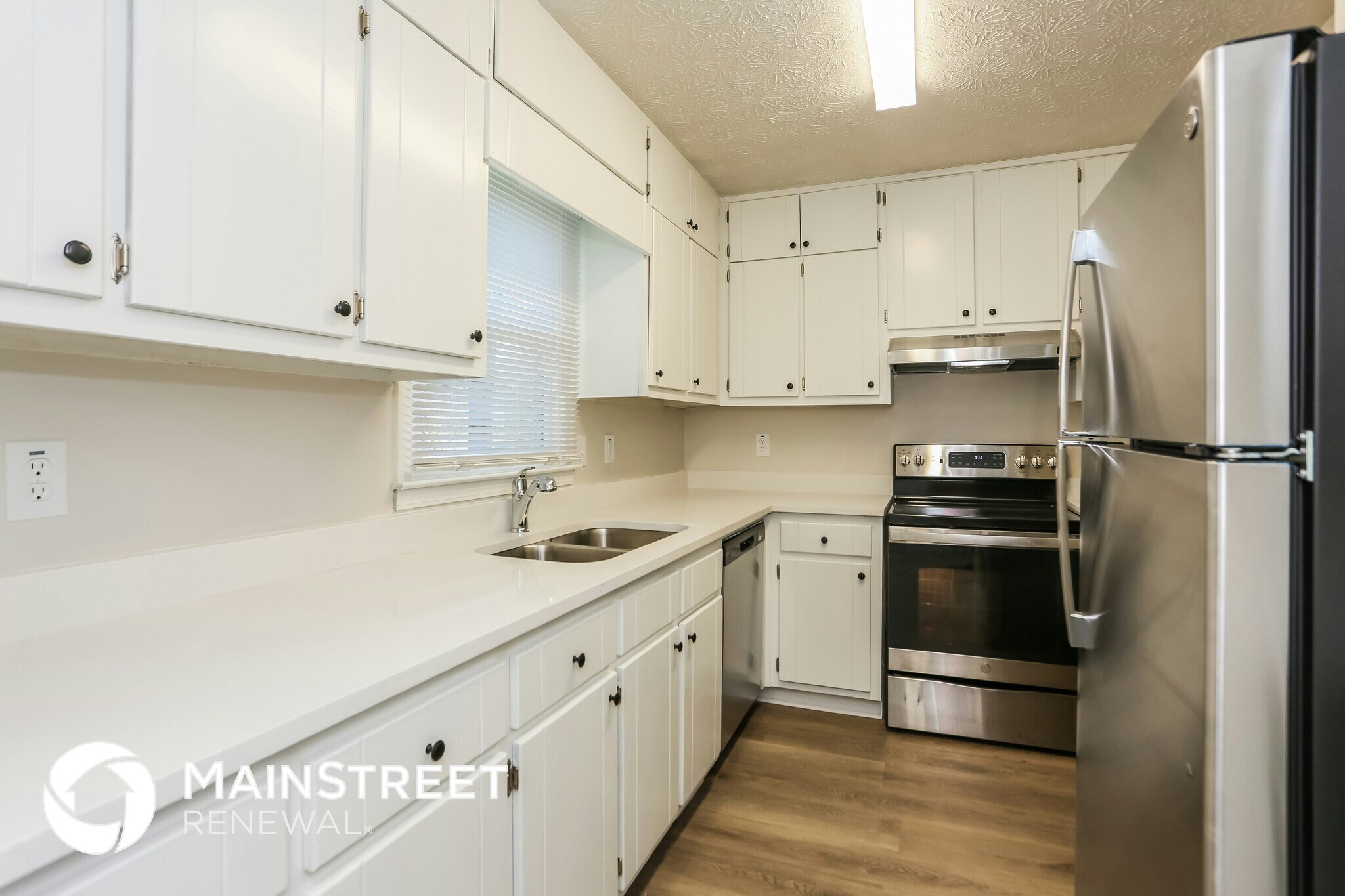 Building Photo - 570 Knollwood Dr