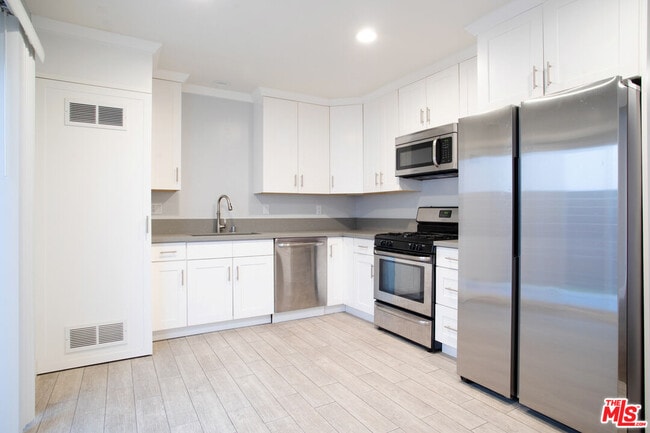 Building Photo - 505 N Kenwood St
