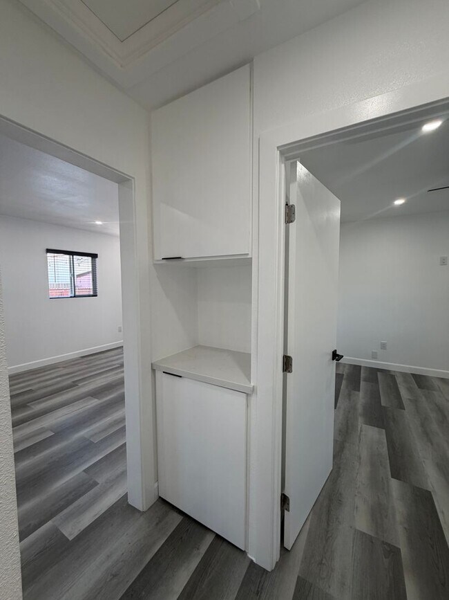 Building Photo - 15512 S White Ave