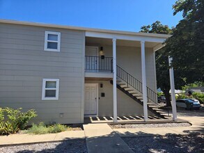 Building Photo - Newly Remodeled 2-Bedroom, 1-Bath Close to Downtown Salem!