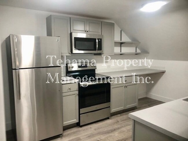 Building Photo - Upstairs ADU Alley house in downtown Red Bluff