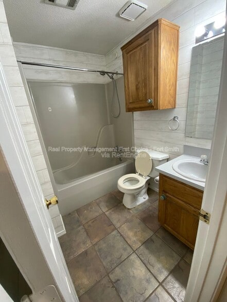 Building Photo - 2106 Breckenridge Terrace