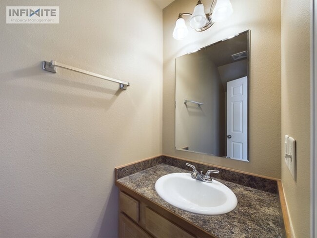 Building Photo - End Unit 3 Bedroom Condo in Bozeman