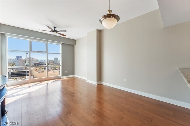 Building Photo - 150 S Las Vegas Blvd