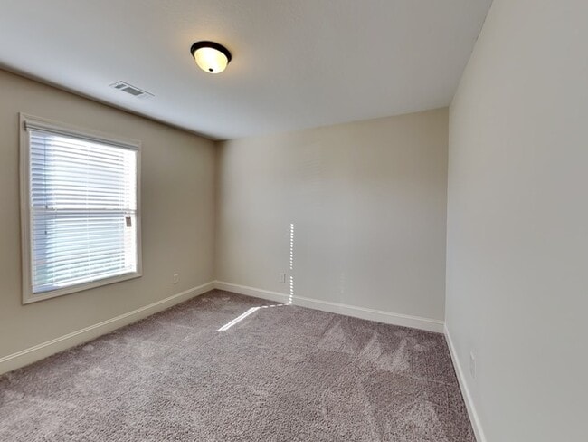 Building Photo - You'll want to see this home for yourself!