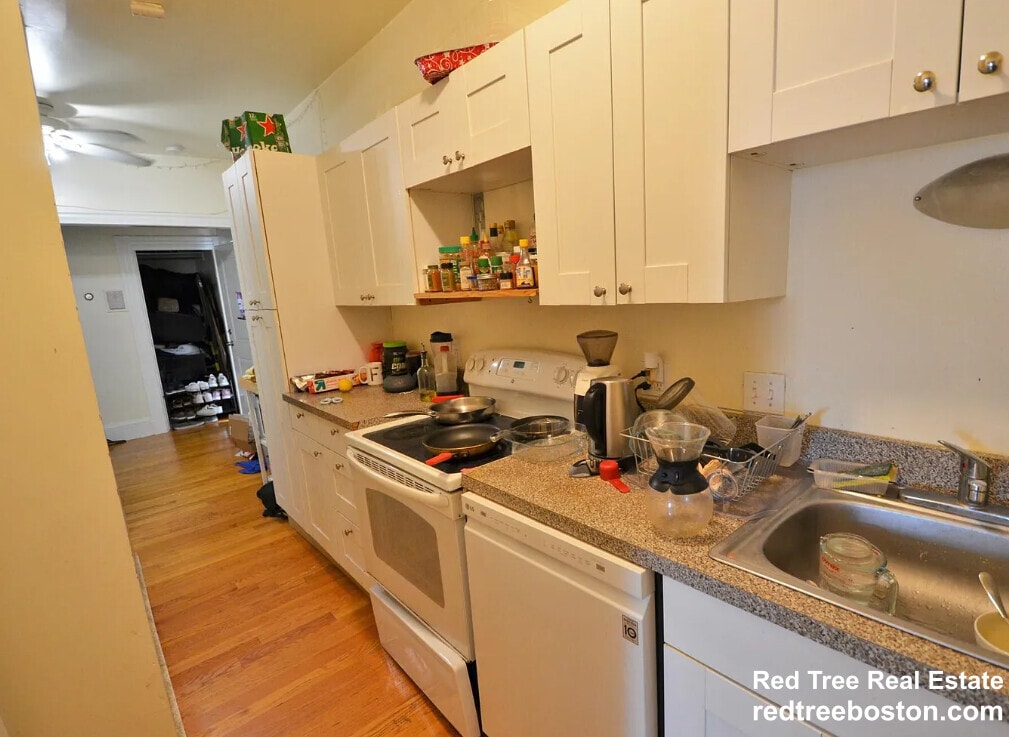 Building Photo - 35 Brookline St