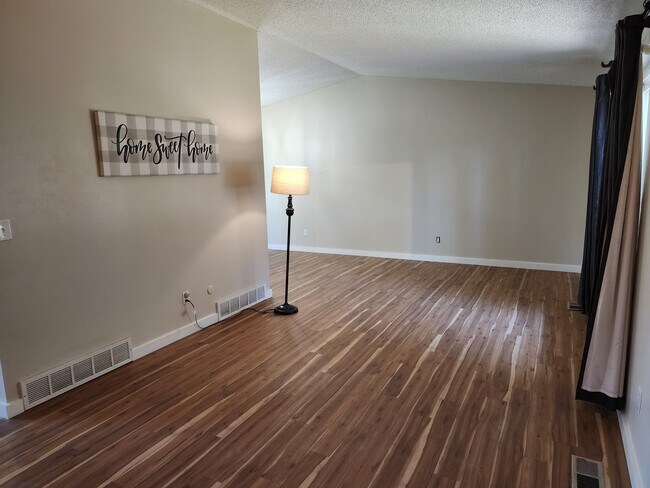 Building Photo - 7834 Greenbriar Cir