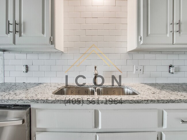 Building Photo - 515 N Robin Way