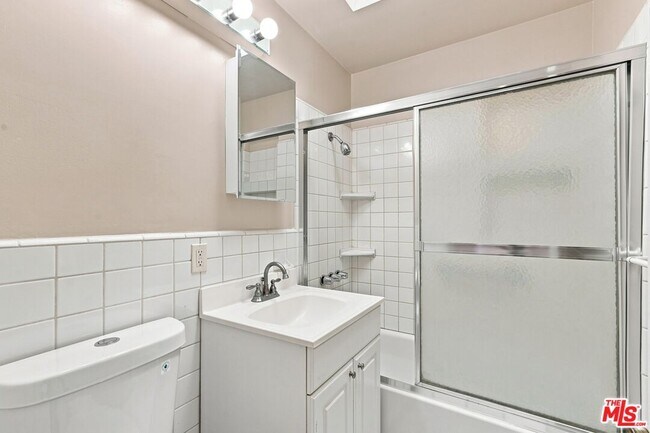 Building Photo - 8845 Glider Ave