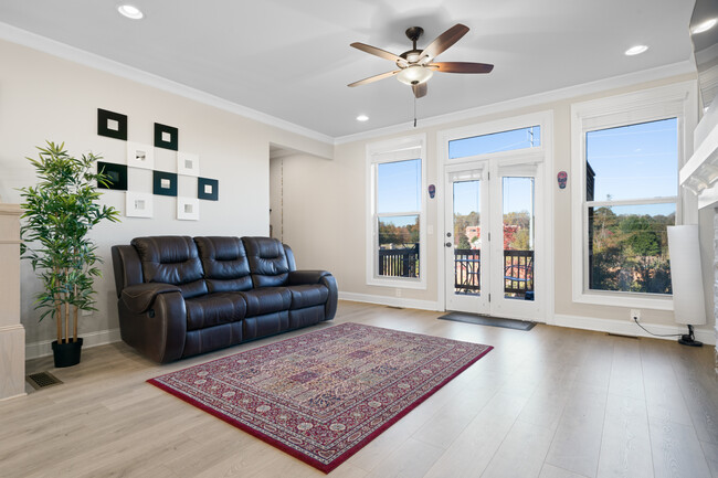Building Photo - 7906 Laurel Crest Dr