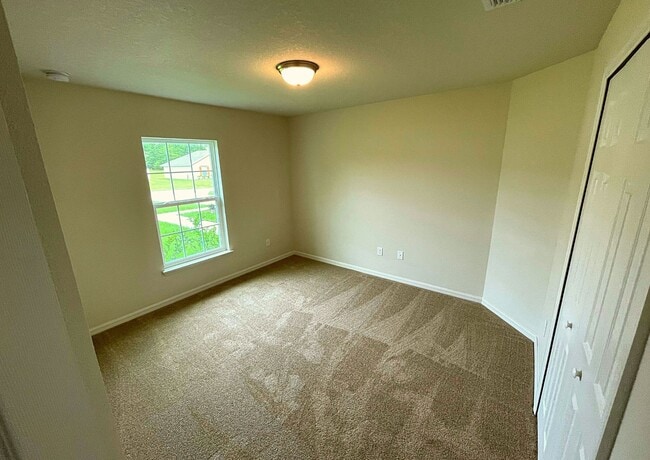 Building Photo - 15475 SW 34th Ave