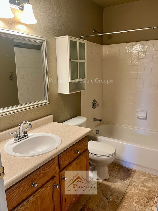 Building Photo - 7215 Edgebrook Dr