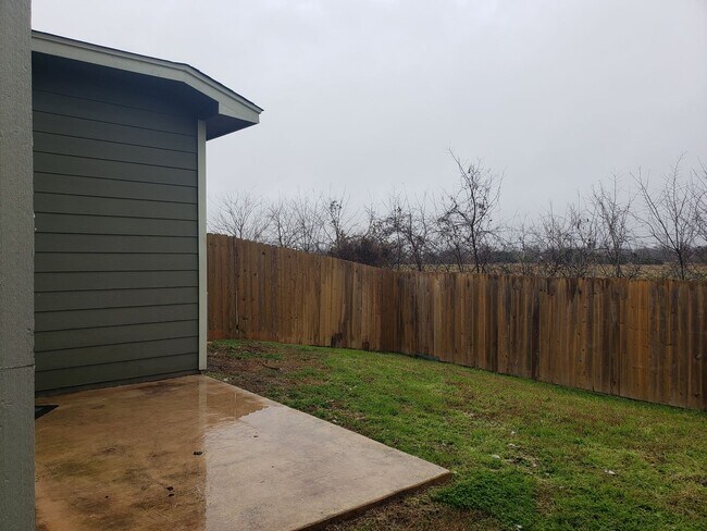 Building Photo - Town home for rent