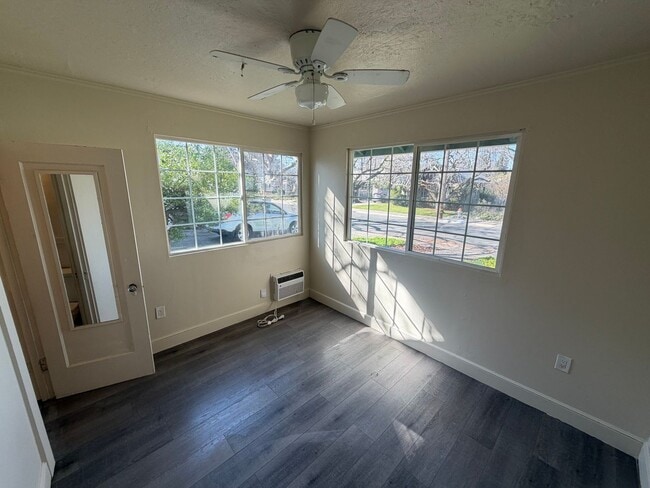 Building Photo - Bungalow nestled in East Sacramento!