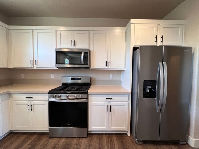 Building Photo - *NEW! 2/2.5 Townhome in Gardnerville*