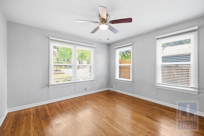Building Photo - 1604 Sanchez St