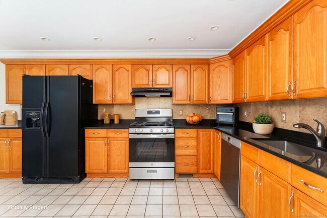 Building Photo - 13 Lawson Ln