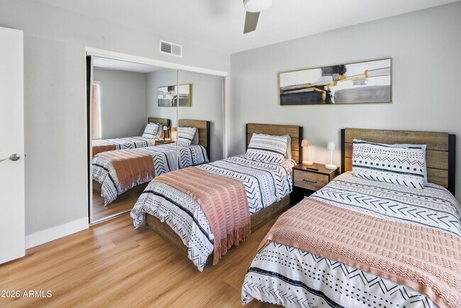 Building Photo - 4704 E Paradise Village Pkwy N