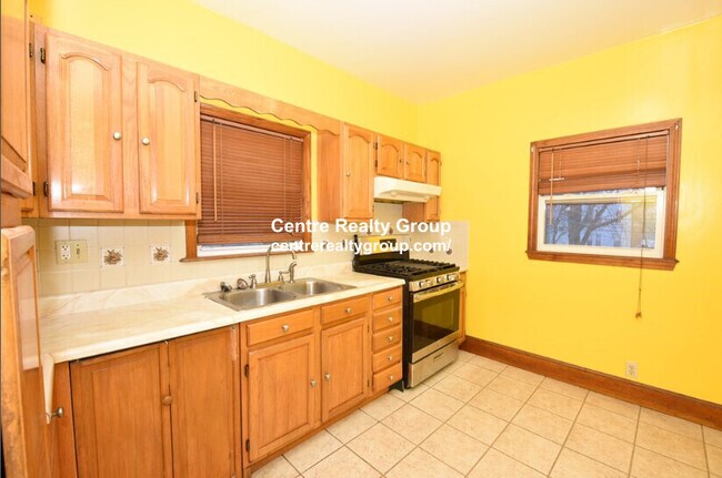 Building Photo - 7 Gayland St