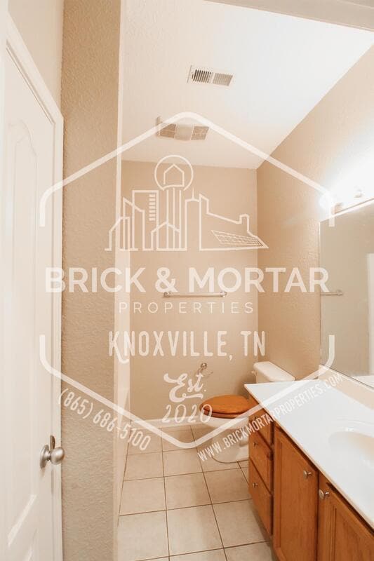 Building Photo - 6810 Springhouse Way