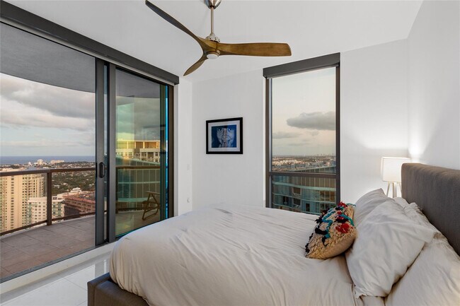 Building Photo - 100 E Las Olas Blvd