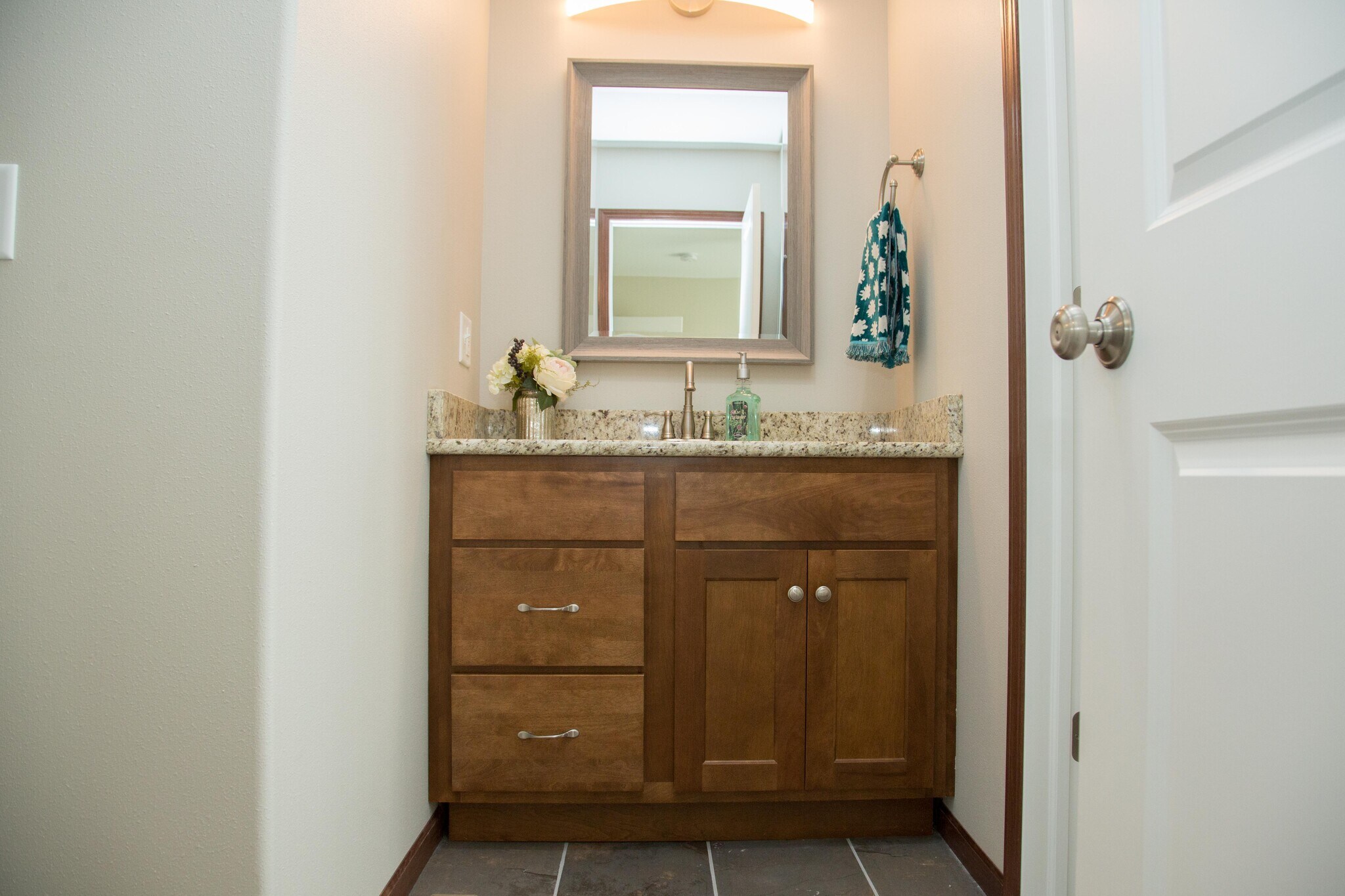 Second full bathroom - 6353 Pawnee Ln