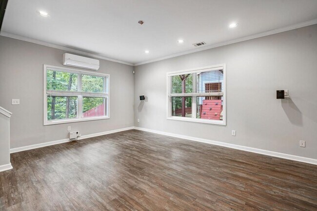 Building Photo - 3687 Vine Spgs