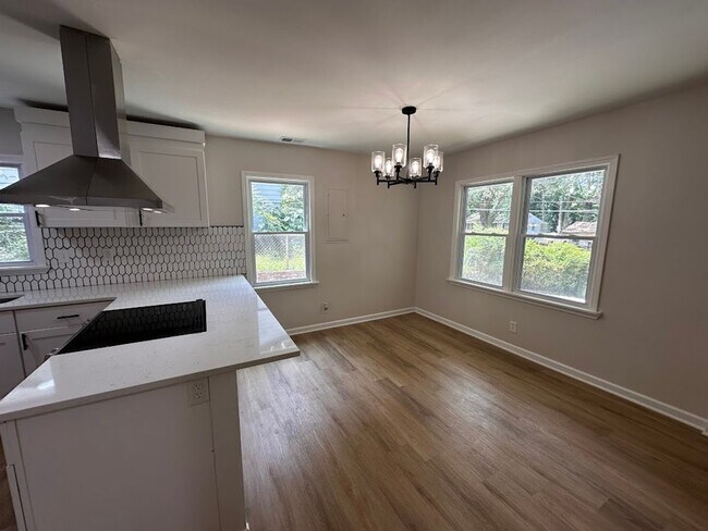 Building Photo - 3 bed 2 bath in Decatur!