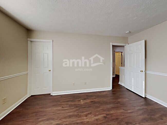 Building Photo - 1125 Turfway Dr