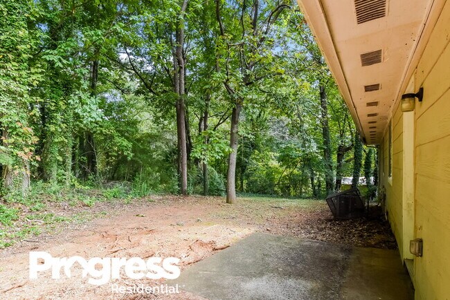 Building Photo - 5162 Pineland Pl