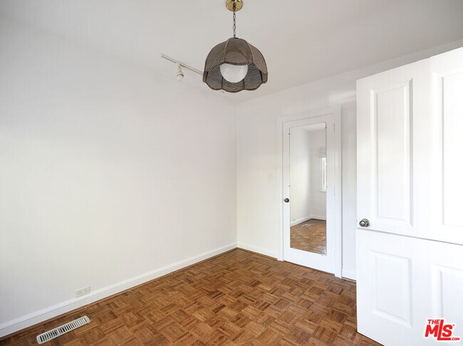 Building Photo - 13161 Addison St