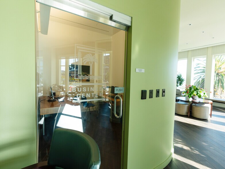 Building Photo - 88 King St