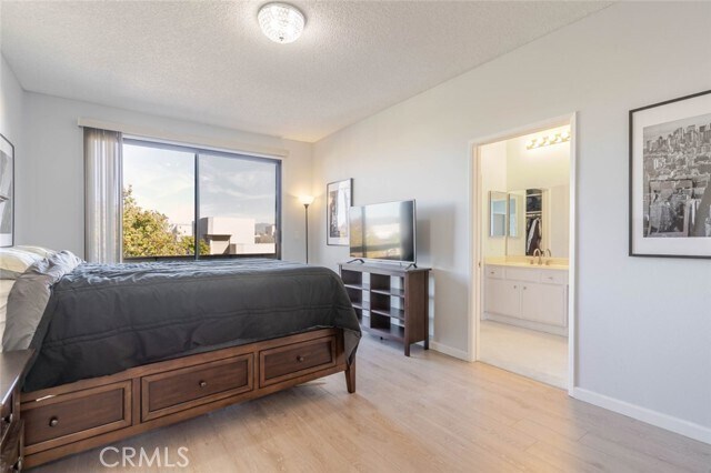 Building Photo - 4430 Noble Ave