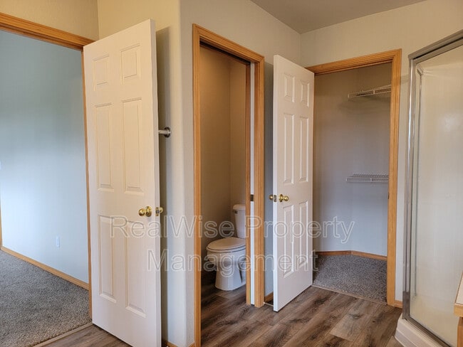 Building Photo - 1085 Golden Pheasant Dr