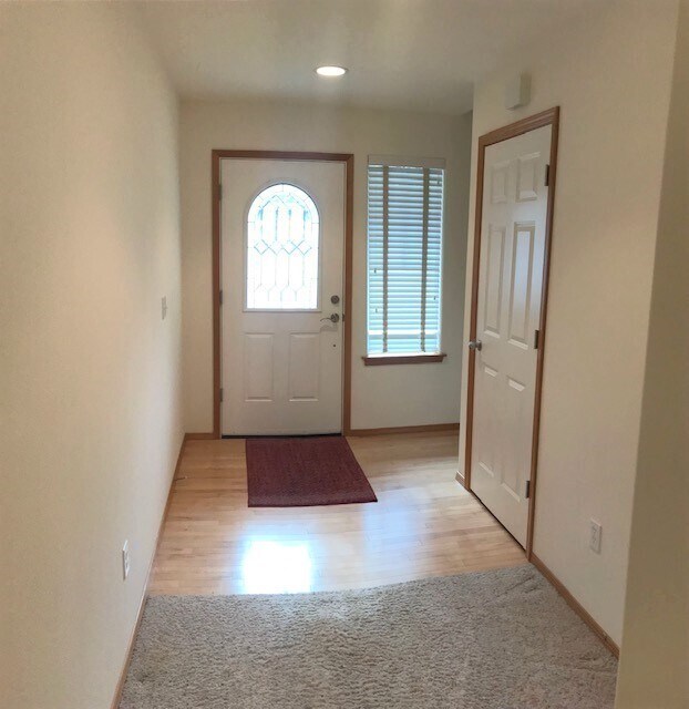 Building Photo - Mill Creek Beauty-Newly Updated and Rent Ready!