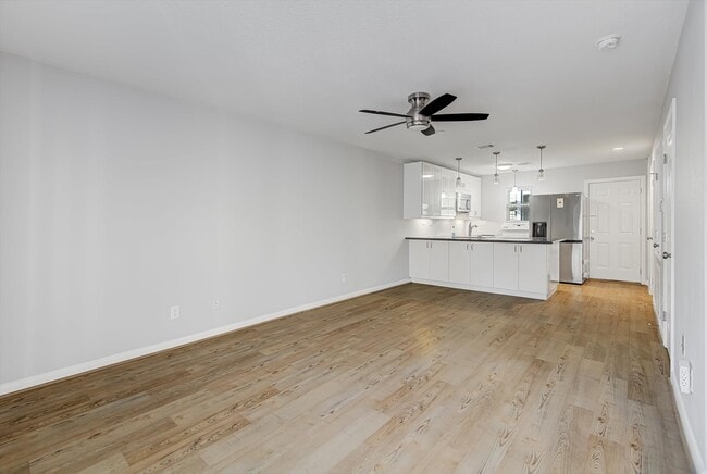 Building Photo - 424 15th St