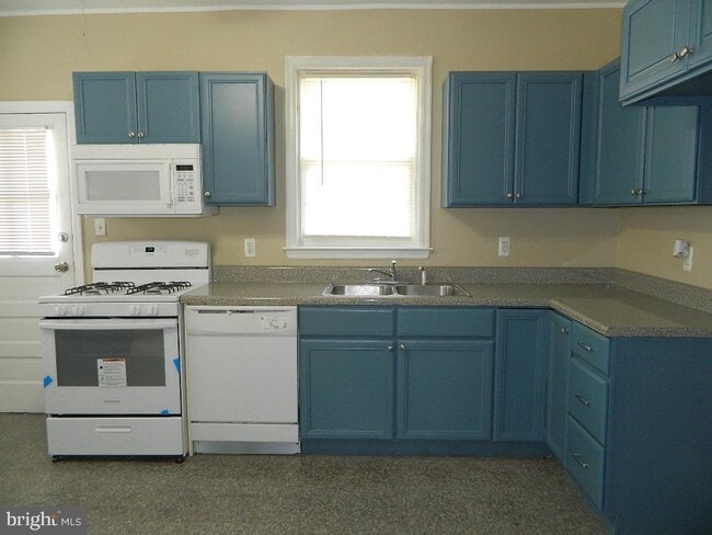 Building Photo - 4501 Princeton Ave