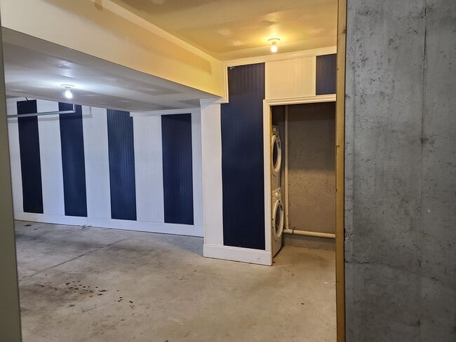 Building Photo - 3 Bedroom 2 1/2 bath end unit Townhome for Rent in Waynesboro