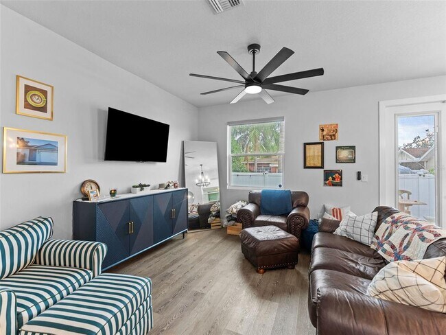 Building Photo - 3103 W Leroy St