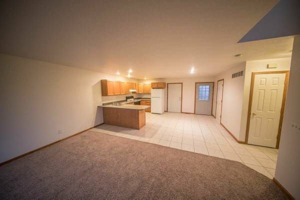 Kitchen and living room - 610 N Aspen Ct