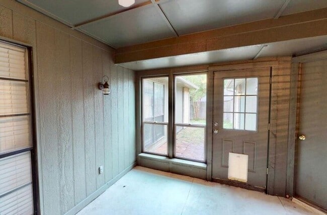 Building Photo - 1124 Kesser Dr