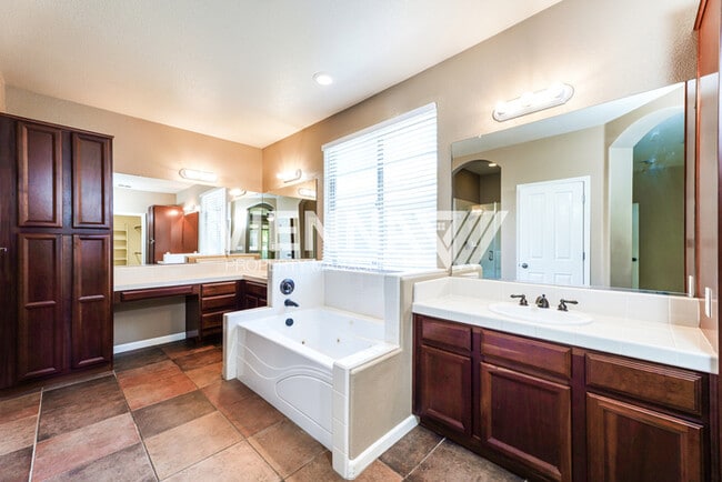 Building Photo - Beautiful 4 Bedroom Home in Gated Community
