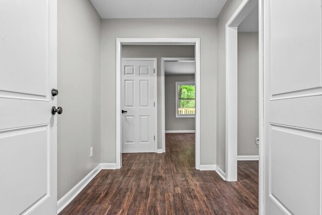 Building Photo - Charming Weatherly Woods Home with In-Law ...