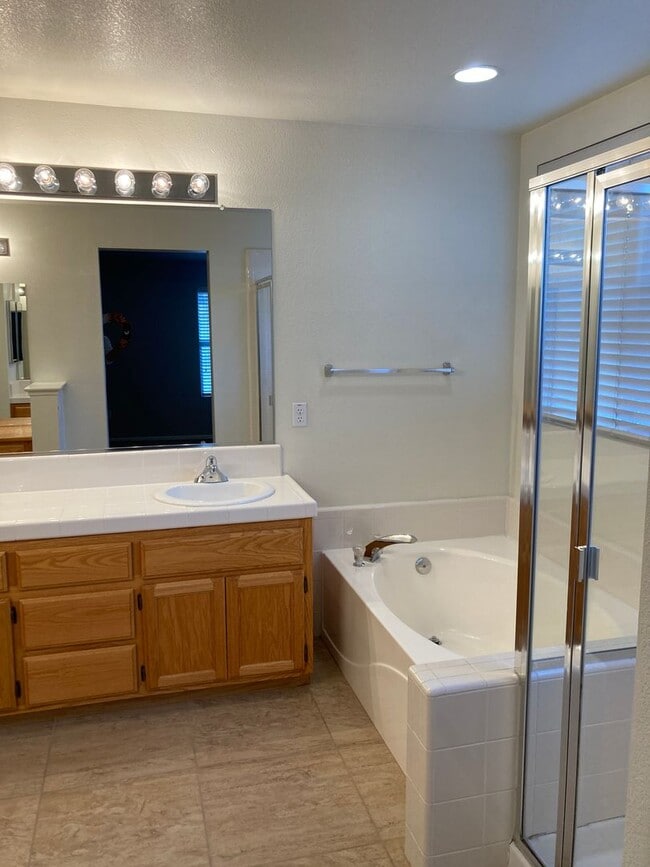 Building Photo - East Roseville Perfect