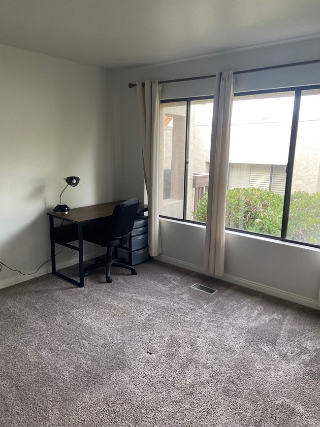 Building Photo - 6684 Reservoir Ln