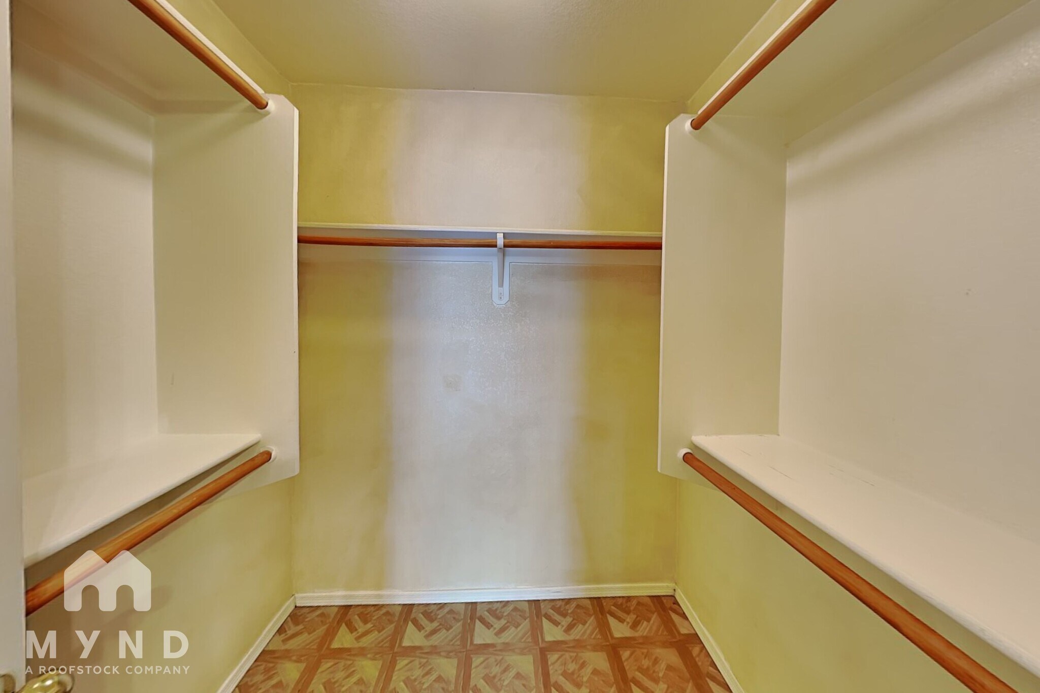 Building Photo - 2018 E Calle Arroyo Lindo