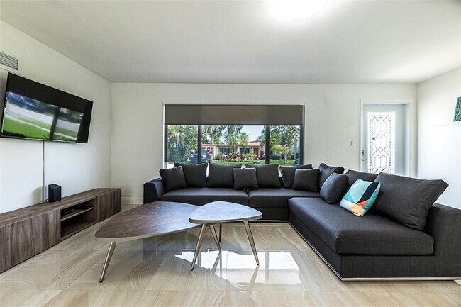 Building Photo - 1162 Hayes St