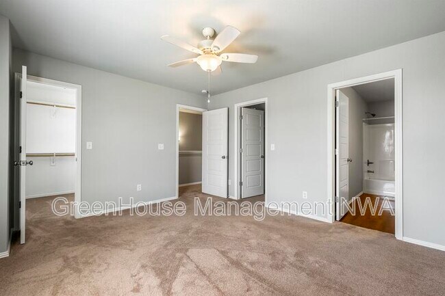 Building Photo - 820 Baker St NW