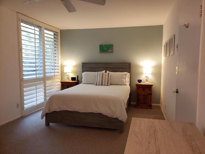 Light and bright bedroom 2 - 665 The Village