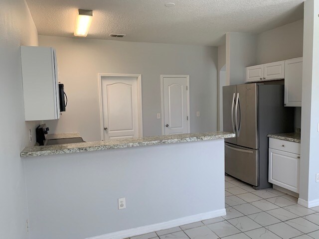 Building Photo - 1803 Royal Ridge Dr